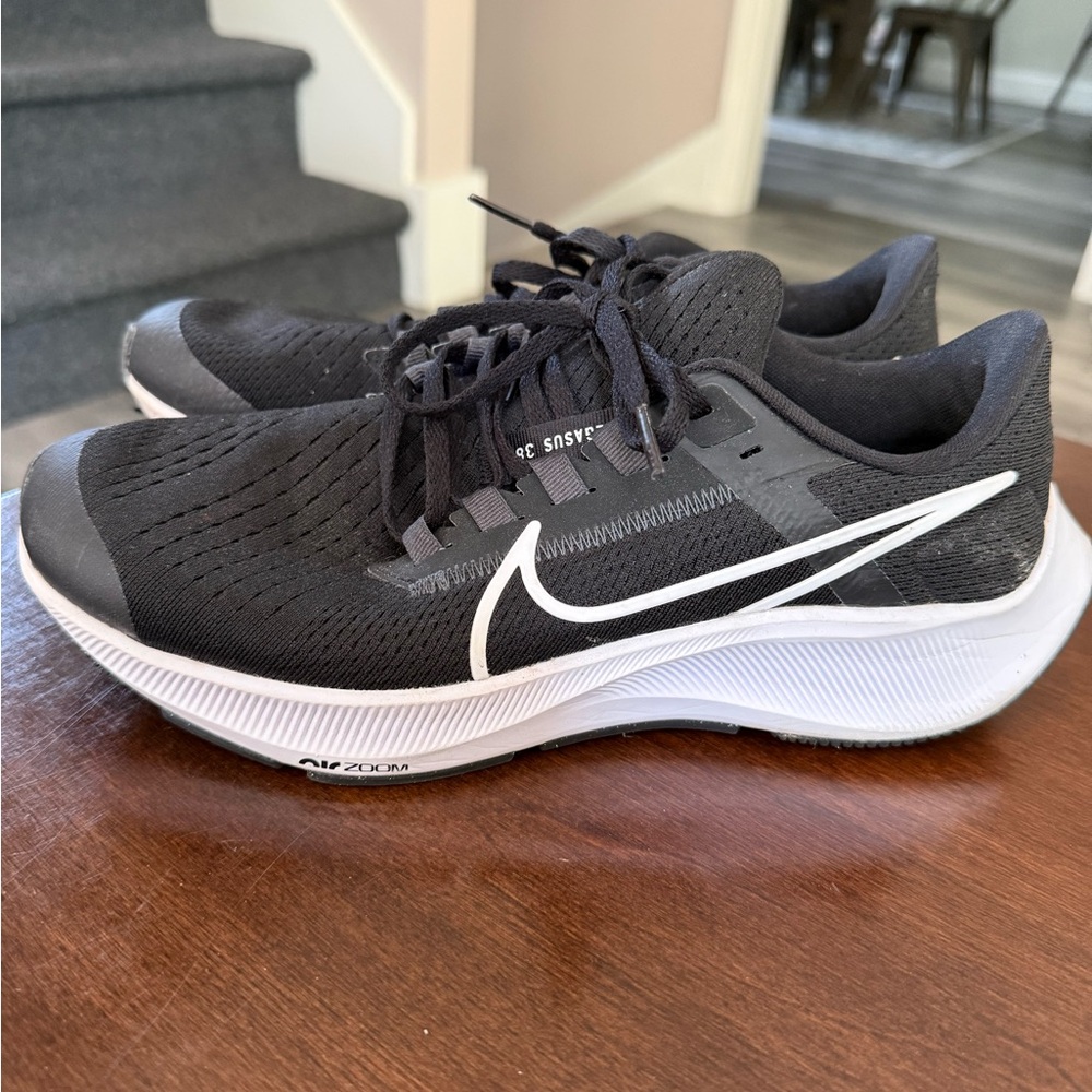 Nike Black and White Athletic Shoes. 
Men or youth 6.5
Woman’s 8